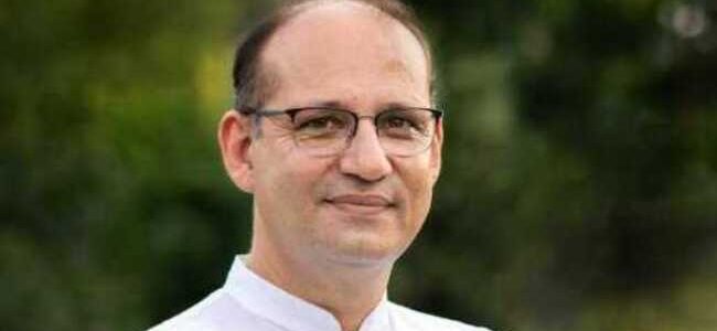 लोकसभा चुनाव : कांग्रेस को एक और झटका, दीपक बल्यूटिया ने पार्टी छोड़ी लोकसभा चुनाव : कांग्रेस को एक और झटका, दीपक बल्यूटिया ने पार्टी छोड़ी