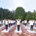 अंतर्राष्ट्रीय योग दिवस : नैनीताल राजभवन में राज्यपाल गुरमीत सिंह ने सामूहिक योगाभ्यास में लिया हिस्सा