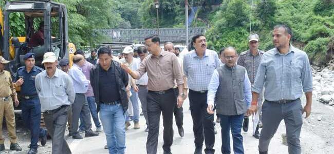 केदारनाथ पैदल यात्रा को दो हफ्ते में दोबारा शुरू करने को होंगे प्रयास, उच्च अधिकारियों ने किया प्रभावित क्षेत्रों का हवाई सर्वेक्षण और पैदल निरीक्षण केदारनाथ पैदल यात्रा को दो हफ्ते में दोबारा शुरू करने को होंगे प्रयास, उच्च अधिकारियों ने किया प्रभावित क्षेत्रों का हवाई सर्वेक्षण और पैदल निरीक्षण