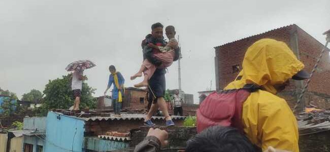 उधम सिंह नगर में भारी बारिश से कई जगह जलभराव, लोगों को सुरक्षित स्थानों पर पहुंचाया गया उधम सिंह नगर में भारी बारिश से कई जगह जलभराव, लोगों को सुरक्षित स्थानों पर पहुंचाया गया