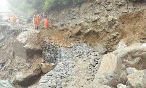 केदारनाथ धाम से छोटी लिनचोली तक क्षतिग्रस्त पैदल यात्रा मार्ग को आवाजाही हेतु कर दिया गया है सुचारू, सोनप्रयाग में बाधित सड़क मार्ग को खोलने के लिए कार्य शुरू केदारनाथ धाम से छोटी लिनचोली तक क्षतिग्रस्त पैदल यात्रा मार्ग को आवाजाही हेतु कर दिया गया है सुचारू, सोनप्रयाग में बाधित सड़क मार्ग को खोलने के लिए कार्य शुरू