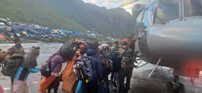 एयरफोर्स का एम आई-17 हेलीकॉप्टर विदा, चिनूक कुछ समय रहेगा, केदारघाटी रेस्क्यू अभियान का प्रथम चरण पूरा, सीएम ने प्रधानमंत्री और गृहमंत्री का आभार जताया