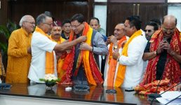 मुख्यमंत्री ने चारधामों से आये तीर्थ पुरोहितों, पदाधिकारियों, होटल एसोसिएशन, टूर ऑपरेटर, ट्रांसपोर्ट्स और व्यापार मण्डल के साथ बैठक की, यात्रा संचालन और स्थानीय लोगों की आजीविका पर चर्चा