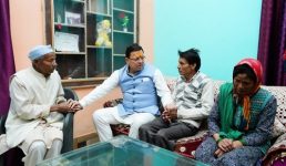 मुख्यमंत्री धामी ने भराड़ीसैण निवासी हिमांशु नेगी के घर पर जाकर उनके परिवारजनों से भेंट की,  कहा हिमांशु की खोजबीन जारी है