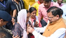 मुख्यमंत्री धामी ने टिहरी के आपदा प्रभावित क्षेत्र में चल रहे राहत एवं बचाव कार्यों का जायजा लिया, पीड़ित परिवार से की मुलाकात