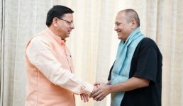 हिन्दी फ़िल्मों के सुप्रसिद्ध फ़िल्म निर्माता-निर्देशक विपुल अमृतलाल शाह और उनकी पत्नी सिनेतारिका शेफाली शाह ने मुख्यमंत्री पुष्कर सिंह धामी से की उनके आवास पर भेंट