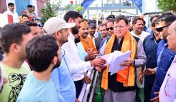 मुख्यमंत्री ने किया लोक निर्माण विभाग निरीक्षक भवन चंपावत के प्रथम तल पर सभागार तथा कक्ष निर्माण कार्य का लोकार्पण, नागरिकों से किया संवाद और सुनी उनकी समस्याएं