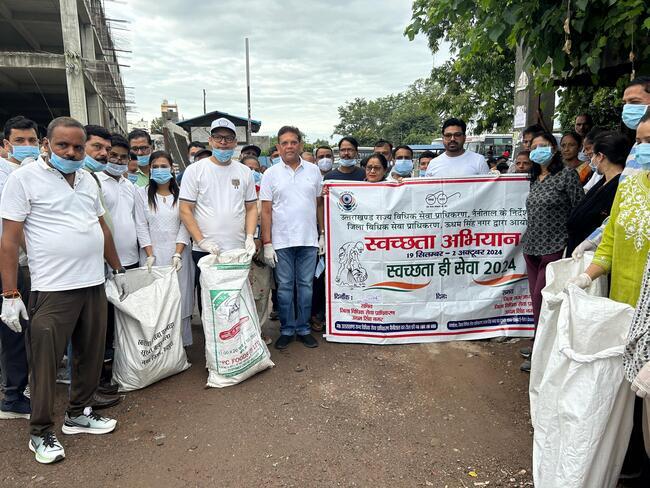 जिला जज के नेतृत्व में चला सफाई अभियान