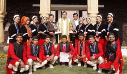 मुख्यमंत्री से उत्तराखण्ड की ‘सांस्कृतिक विरासत एवं साहसिक खेल’ झांकी के कलाकारों ने की भेंट, गणतंत्र दिवस पर प्रदर्शित विभिन्न राज्यों की झांकियों में उत्तराखण्ड की झांकी को मिला तृतीय स्थान