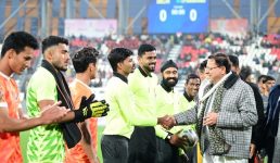 मुख्यमंत्री धामी ने हल्द्वानी स्थित गौलापार स्पोर्ट्स स्टेडियम में आयोजित हो रहे 38 वें राष्ट्रीय खेलों की विभिन्न व्यवस्थाओं का निरीक्षण किया, फुटबॉल सेमीफाइनल मैच भी देखा