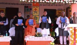 यहां कक्षा 5 तक पढ़े हैं योगी आदित्यनाथ, सीएम धामी के साथ विद्यालय के नव निर्माण, सौंदर्यीकरण कार्य एवं गांव में बारात घर का किया लोकार्पण