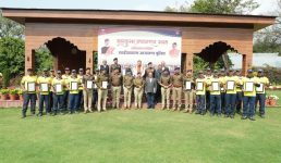 प्रयागराज महाकुंभ ड्यूटी से लौटने के बाद SDRF के जवानों का मुख्यमंत्री ने किया अभिनंदन, 5 लाख रुपए का पुरस्कार चेक किया प्रदान, कहा हरिद्वार कुंभ में प्रयागराज महाकुंभ के अनुभव आयेंगे काम