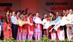 मुख्यमंत्री ने किया 40 करोड़ की 14 विकास योजनाओं का शिलान्यास एवं लोकार्पण, वेन्डिंग जोन में 15 लाभार्थियों को सौपी दुकानों की चाबी