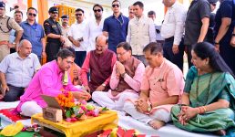 Uttarakhand मुख्यमंत्री ने किया आइकॉनिक सिटी ऋषिकेश राफ्टिंग बेस स्टेशन का शिलान्यास, ऋषिकेश में बहुमंजिला कार पार्किंग और कार्यालय भवन निर्माण का भी किया शिलान्यास