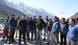 चारधाम यात्रियों के लिए उपलब्ध रहेगा गर्म पानी, स्वच्छता पर रहेगा विशेष ध्यान, मुख्य सचिव ने लिया  केदारनाथ और बद्रीनाथ यात्रा व्यवस्थाओं का जायजा