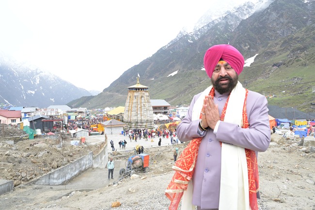 उत्तराखंड के राज्यपाल लेफ्टिनेंट जनरल गुरमीत सिंह (से.नि.) ने बाबा केदारनाथ के किए दर्शन, विशेष पूजा कर विश्व कल्याण की करी कामना