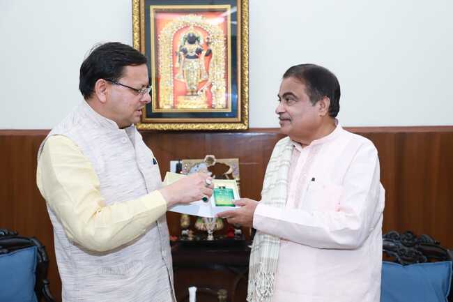 सीएम धामी ने केंद्रीय सड़क परिवहन एवं राजमार्ग मंत्री नितिन गडकरी से भेंट की, उत्तराखंड की अनेक महत्वपूर्ण सड़क एवं अवसंरचना परियोजनाओं को शीघ्र स्वीकृति दिए जाने का अनुरोध किया