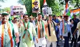 मुख्यमंत्री पुष्कर सिंह धामी के नेतृत्व में ‘तिरंगा शौर्य सम्मान यात्रा’ का  किया गया भव्य आयोजन, कहा आज भारत किसी भी आतंकी चुनौती का मुंहतोड़ जवाब देने में सक्षम है