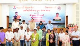 Uttarakhand मुख्यमंत्री सौर स्वरोजगार योजना से जुड़ी महिलाओं को सौर सखी नाम दिया जायेगा, सौर प्लांटों के रख-रखाव के लिए प्रत्येक जनपद में लोगों को प्रशिक्षण दिया जायेगा