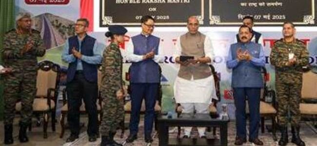 ‘ऑपरेशन सिंदूर’ द्वारा भारत ने अपनी भूमि पर हुए हमले का जवाब देने के स्व-अधिकार का इस्तेमाल किया है, रक्षामंत्री ने कहा पूरी कार्रवाई को योजनाबद्ध और सटीक तरीके से अंजाम दिया गया ‘ऑपरेशन सिंदूर’ द्वारा भारत ने अपनी भूमि पर हुए हमले का जवाब देने के स्व-अधिकार का इस्तेमाल किया है, रक्षामंत्री ने कहा पूरी कार्रवाई को योजनाबद्ध और सटीक तरीके से अंजाम दिया गया