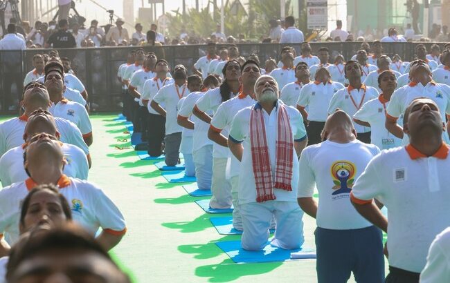 प्रधानमंत्री ने अंतर्राष्ट्रीय योग दिवस के समारोह का नेतृत्व किया, कहा योग ने समस्‍त विश्व को एकजुट किया है