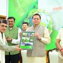सीएम धामी ने विश्व पर्यावरण दिवस के अवसर पर पर्यावरण के क्षेत्र में सर्वश्रेष्ठ कार्य करने वाले लोगों को सम्मानित किया, इस वर्ष प्रदेश के प्रत्येक वन डिवीज़न में कम से कम एक हज़ार फलदार वृक्ष लगाए जाने के निर्देश दिए