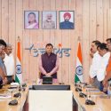मुख्यमंत्री धामी ने उच्च अधिकारियों के साथ बैठक के दौरान गुजरात के अहमदाबाद में हुए विमान हादसे में जान गंवाने वालों को श्रद्धांजलि दी, शोकाकुल परिजनों के प्रति अपनी संवेदनाएं भी व्यक्ति की