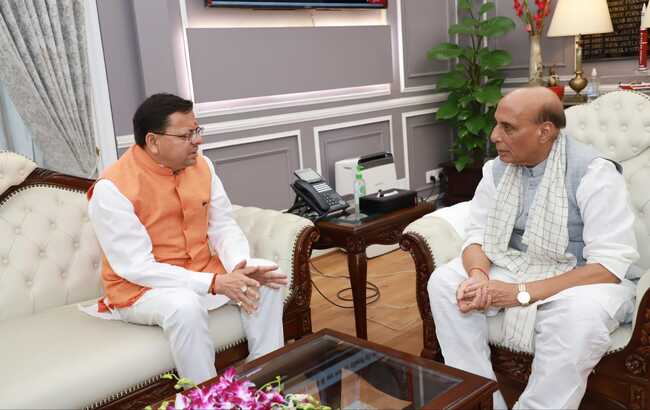 सीएम धामी ने रक्षा मंत्री राजनाथ सिंह से भेंट कर राज्य से जुड़े महत्वपूर्ण विषयों पर चर्चा की, पढ़िए पूरी खबर