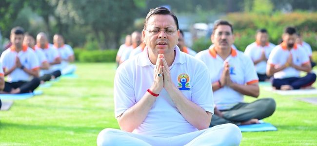मुख्यमंत्री आवास परिसर में किया गया योगाभ्यास, सीएम धामी ने प्रदेशवासियों से योग को नियमित दिनचर्या का हिस्सा बनाने का आह्वान किया मुख्यमंत्री आवास परिसर में किया गया योगाभ्यास, सीएम धामी ने प्रदेशवासियों से योग को नियमित दिनचर्या का हिस्सा बनाने का आह्वान किया