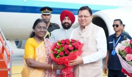 राष्ट्रपति द्रौपदी मुर्मु के उत्तराखण्ड आगमन पर जौलीग्रांट एयरपोर्ट में राज्यपाल गुरमीत सिंह और सीएम धामी ने उनका स्वागत एवं अभिनंदन किया