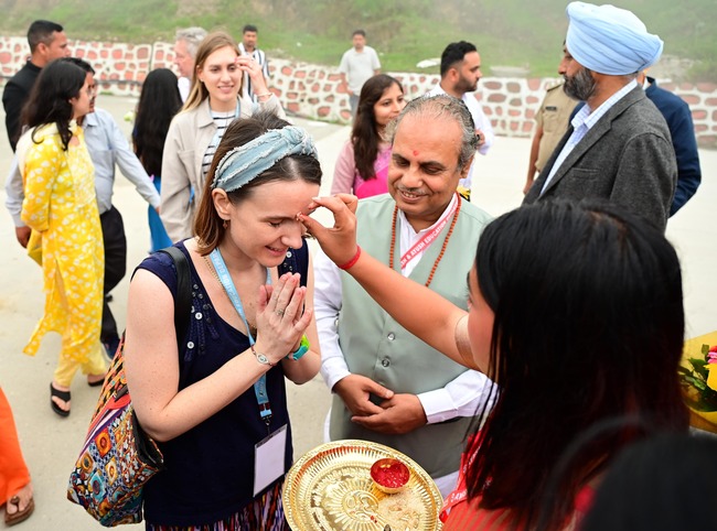 भराड़ीसैंण, गैरसैंण की मिट्टी ने जीता विदेशी मेहमानों का दिल, विदेशी मेहमानों ने सराहा उत्तराखंड की संस्कृति और सौंदर्य