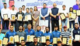 सीएम धामी ने अंतरराष्ट्रीय ओलंपिक दिवस के अवसर पर आयोजित कार्यक्रम में प्रतिभाग किया, अन्तरराष्ट्रीय और राष्ट्रीय स्तर पर पदक जीतने वाले खिलाड़ियों को सम्मानित भी किया