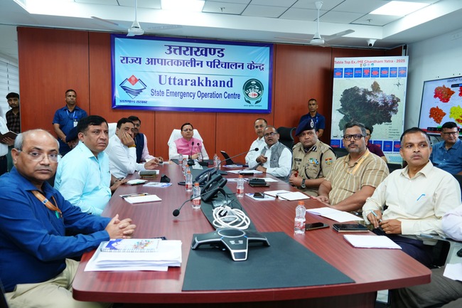 मुख्यमंत्री ने राज्य आपातकालीन परिचालन केन्द्र पहुंचकर प्रदेश में हो रही अतिवृष्टि का लिया जायजा, दो माह तक 24 घण्टे अलर्ट मोड पर रहने के अधिकारियों को दिये निर्देश