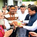 मुख्यमंत्री ने टनकपुर से कैलाश मानसरोवर यात्रा के पहले दल को  हरी झंडी दिखाकर किया रवाना, देवभूमि से शिवधाम की ओर पहला कदम, मुख्यमंत्री  ने किया कैलाश मानसरोवर यात्रा का शुभारंभ