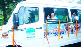 सीएम धामी ने उत्तराखण्ड परिवहन निगम द्वारा संचालित की जा रही 20 नई वातानुकूलित यूटीसी मिनी (टैम्पो ट्रेवलर) का फ्लैग ऑफ किया