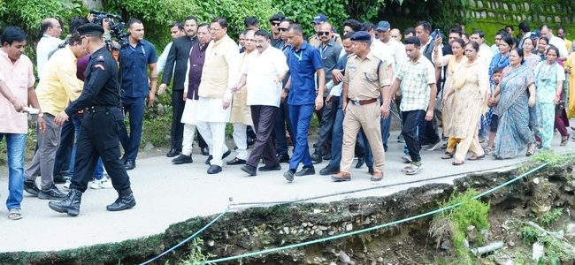 सीएम धामी ने देहरादून में रायपुर क्षेत्र के अंतर्गत अतिवृष्टि से प्रभावित क्षेत्रों का स्थलीय निरीक्षण किया, कहा जनता की सुरक्षा राज्य सरकार की सर्वोच्च प्राथमिकता सीएम धामी ने देहरादून में रायपुर क्षेत्र के अंतर्गत अतिवृष्टि से प्रभावित क्षेत्रों का स्थलीय निरीक्षण किया, कहा जनता की सुरक्षा राज्य सरकार की सर्वोच्च प्राथमिकता