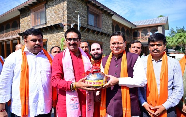 सीएम धामी ने किया कुशीनगर जनपद में भगवान सूर्य की मूर्ति के जलाभिषेक के लिए कलश यात्रा का फ्लैग ऑफ, देश से लगभग 151 पवित्र नदियों का जल एकत्र किया जा रहा है
