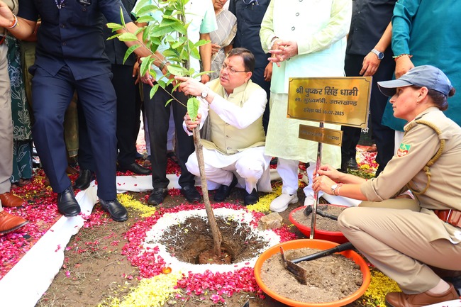 हरेला पर्व पर राज्यव्यापी पौधारोपण कार्यक्रम में मुख्यमंत्री ने रोपा रुद्राक्ष का पौधा, हरेला का त्योहार मनाओ, धरती मां का ऋण चुकाओ थीम पर किया गया पौधारोपण