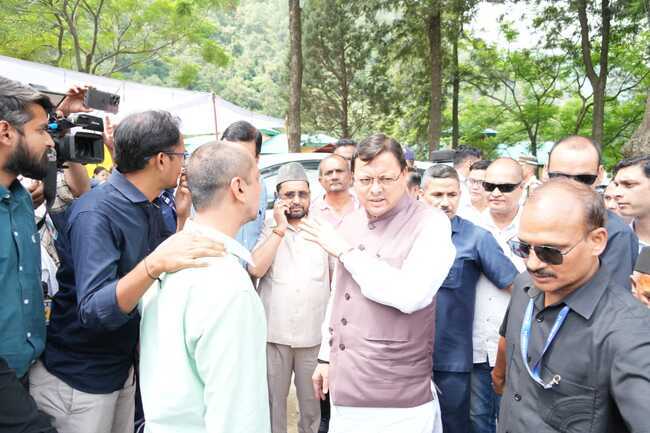 सीएम धामी की निगरानी और निर्देशन में आपदा प्रभावित धराली क्षेत्र में राहत और बचाव अभियान युद्धस्तर पर जारी, सीएम 3 दिन से उत्तरकाशी में कर रहे हैं प्रवास