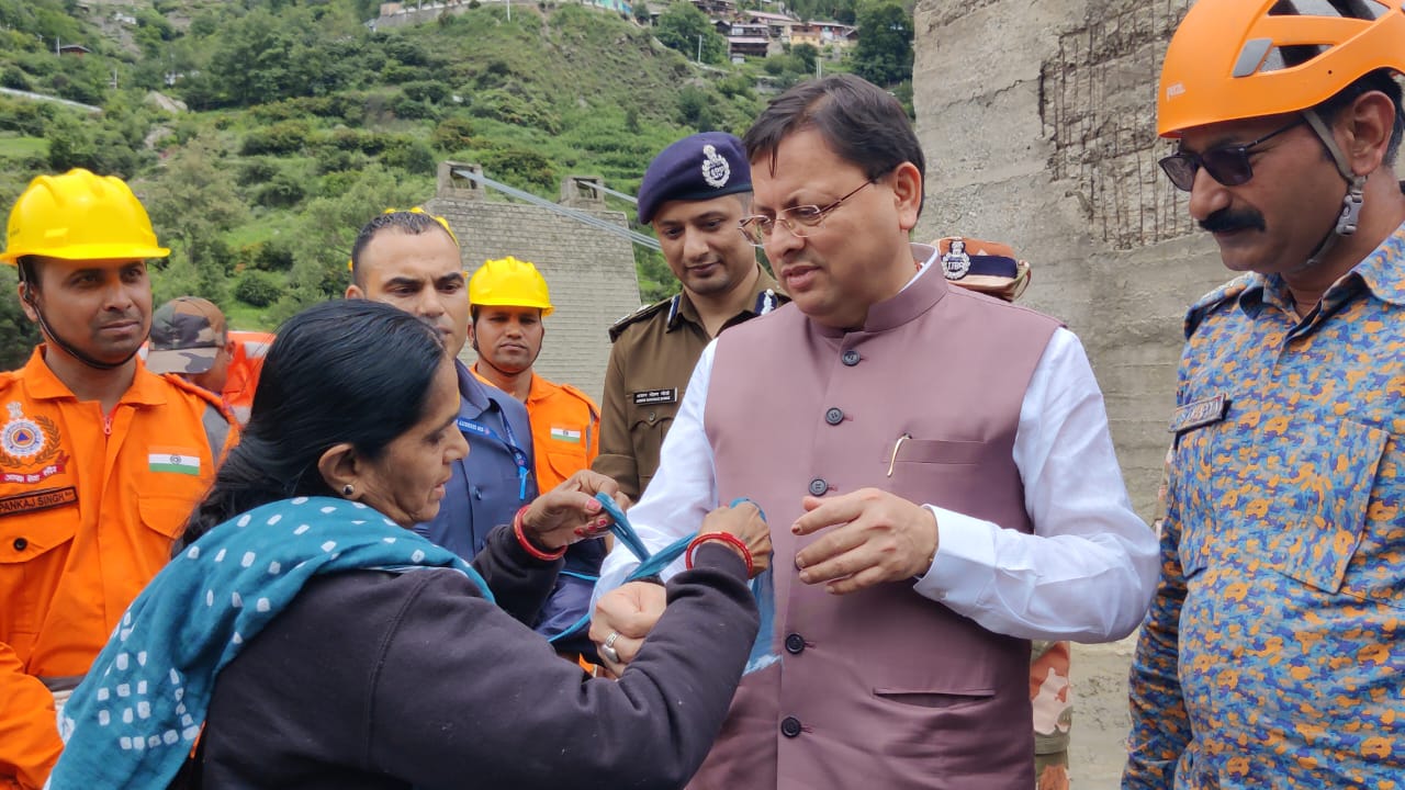 Uttarkashi राखी, राहत और रिश्ता – आपदा के बीच मानवीय संवेदनाओं का मार्मिक दृश्य