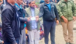 धराली में 98 आपदा प्रभावित परिवारों को मिली पांच-पांच लाख रुपये की तत्कालिक सहायता, सीएम धामी के निर्देश पर प्रभावितों को दिए गए चेक