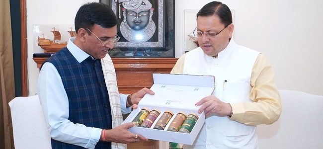 सीएम धामी ने नई दिल्ली में केंद्रीय युवा कार्यक्रम एवं खेल मंत्री डॉ. मनसुख मांडविया से भेंट की, उत्तराखंड में खेलों के व्यापक विकास और उच्च स्तरीय खेल अवस्थापना के लिए मांगा सहयोग