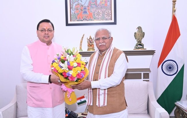 उत्तराखण्ड के मुख्यमंत्री पुष्कर सिंह धामी ने आज नई दिल्ली में केंद्रीय विद्युत मंत्री मनोहर लाल खट्टर से भेंट की, राज्य से जुड़ी विभिन्न योजनाओं पर हुई बात