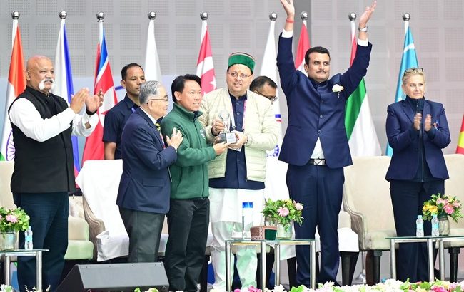 एशियन ओपन शॉर्ट ट्रैक स्पीड स्केटिंग ट्रॉफी 2025 के समापन समारोह में शामिल हुए सीएम धामी, एशिया के 11 देशों से 200 से अधिक खिलाड़ियों ने प्रतिभाग किया