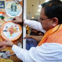 सीएम धामी ने पलटन बाजार देहरादून में आयोजित ‘स्वदेशी अपनाओ, राष्ट्र को आगे बढ़ाओ’ अभियान का किया नेतृत्व, दुकानों और प्रतिष्ठानों पर स्टीकर भी लगाए