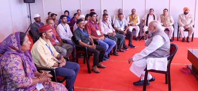 देहरादून में पीएम मोदी ने आपदा प्रभावितों से मुलाकात की, उत्तराखंड के लिए 1200 करोड़ रुपये की वित्तीय सहायता का किया ऐलान