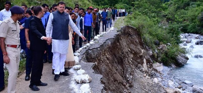 सीएम धामी ने किया बागेश्वर के आपदा प्रभावित क्षेत्रों का दौरा, 5 लोग ज़िंदा दफन हो गये थे यहां सीएम धामी ने किया बागेश्वर के आपदा प्रभावित क्षेत्रों का दौरा, 5 लोग ज़िंदा दफन हो गये थे यहां