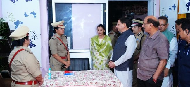 Dehradun मुख्यमंत्री धामी ने डालनवाला थाने में स्थापित 13 लॉन्ग रेंज आधुनिक सायरनों का किया लोकार्पण, ऐतिहासिक घण्टाघर के भव्य रूपांतरण एवं स्वचालित प्रकाश व्यवस्था का भी उद्घाटन Dehradun मुख्यमंत्री धामी ने डालनवाला थाने में स्थापित 13 लॉन्ग रेंज आधुनिक सायरनों का किया लोकार्पण, ऐतिहासिक घण्टाघर के भव्य रूपांतरण एवं स्वचालित प्रकाश व्यवस्था का भी उद्घाटन