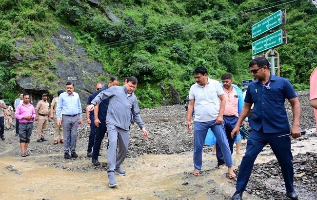 Uttarakhand जन्मदिवस पर प्राकृतिक आपदा के मोर्चे पर जूझते रहे मुख्यमंत्री धामी, तहसील दिवस में जुड़े लोगों से भी किया वर्चुअल संवाद