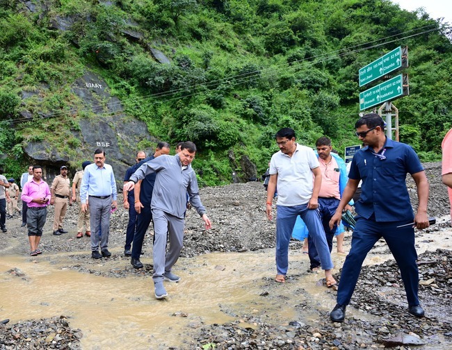 Uttarakhand जन्मदिवस पर प्राकृतिक आपदा के मोर्चे पर जूझते रहे मुख्यमंत्री धामी, तहसील दिवस में जुड़े लोगों से भी किया वर्चुअल संवाद